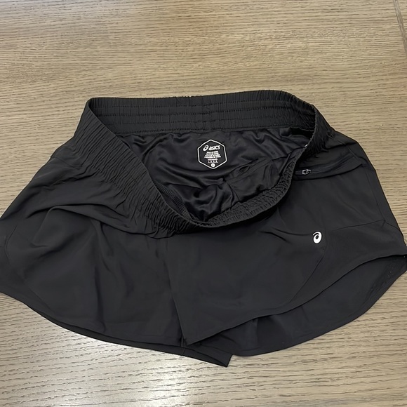 Shorts - Picture 2 of 3